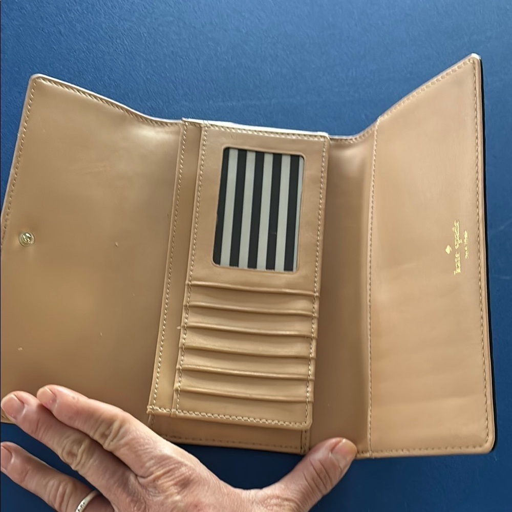 NWOT Kate Spade Stacy Southport Avenue buttermilk black leather wallet - Picture 5 of 7